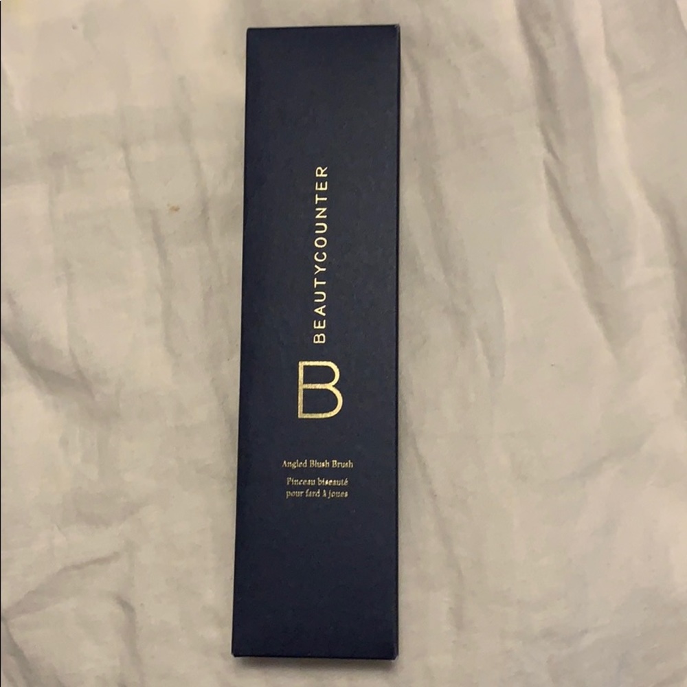 Angled blush brush by BeautyCounter